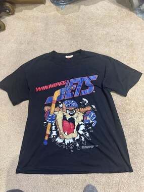 Vintage 1993 Winnipeg Jets Taz Looney Tunes NHL T-Shirt Single Stitch